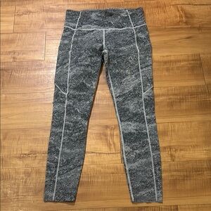 Lululemon Athletica Gray Leggings with Marble Pattern Size 8